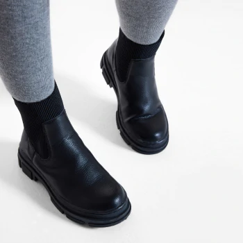 Girls' black notched sole boots