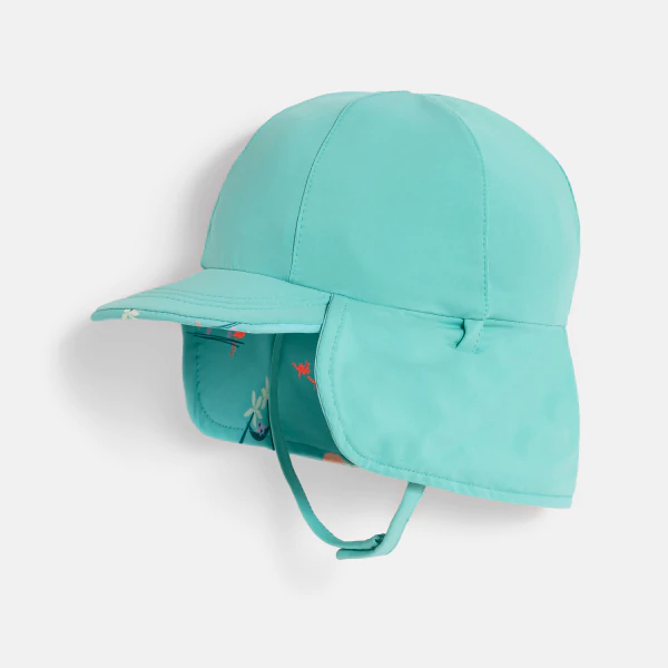 Baby boy's blue wide-brimmed cap with UV protection