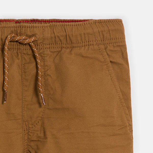 Boy's slim-fit plain brown canvas Bermuda shorts