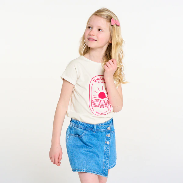 Girl's white slogan T-shirt