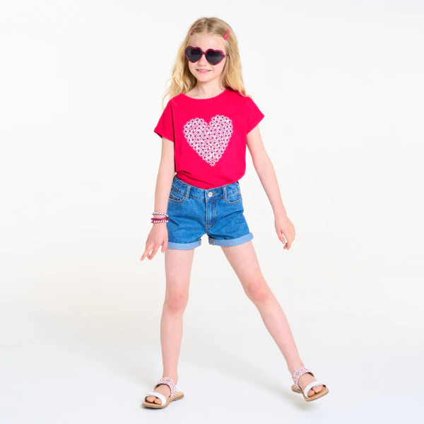 Girl's pink short-sleeve T-shirt with heart motif