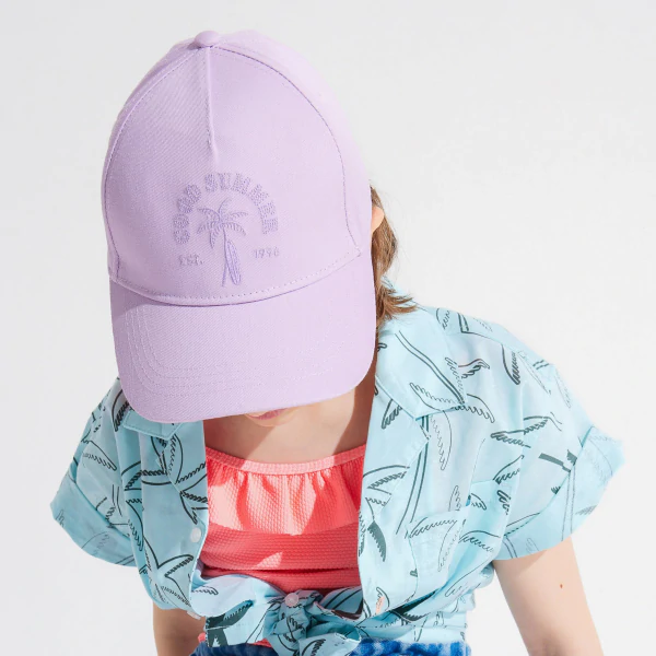 Girl's mauve embroidered cap